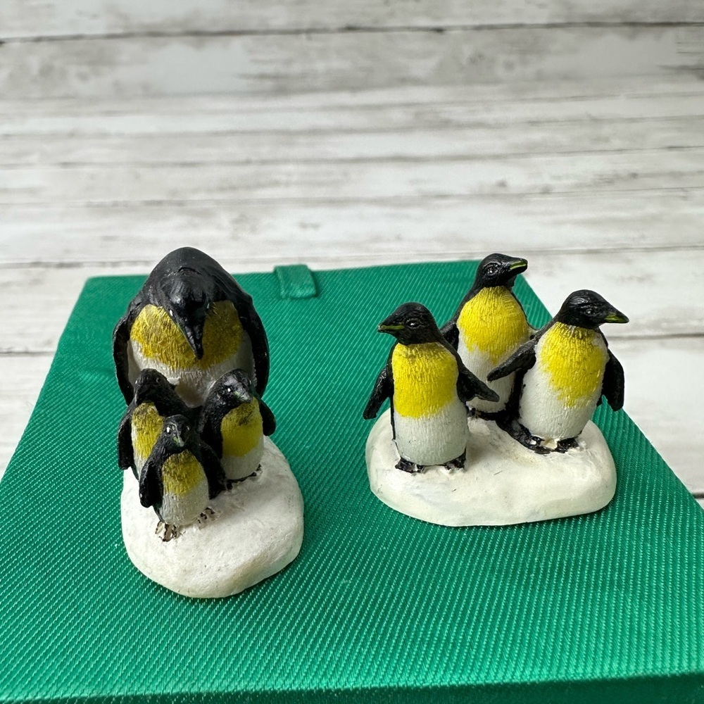 Lemax 2006 Penguins Holiday & 62235 Waddle Emperor King Cute babies